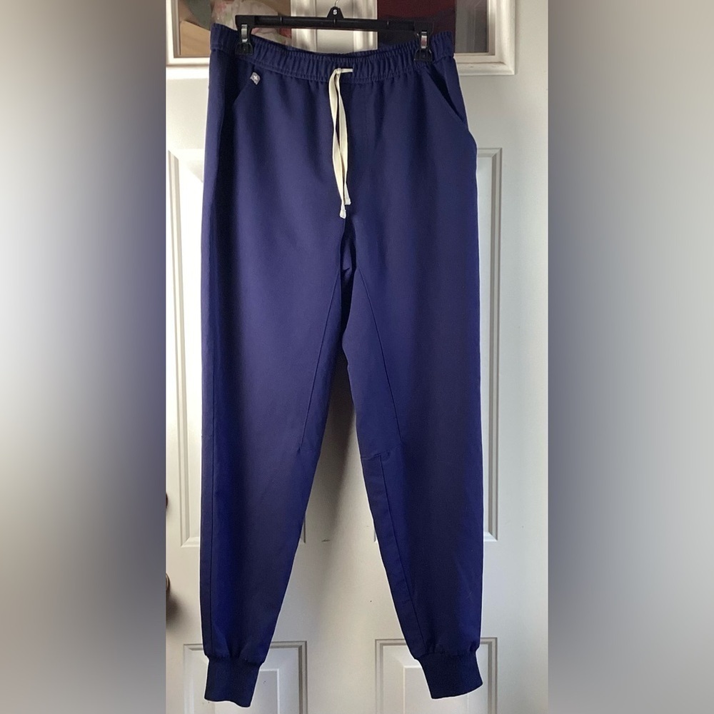 Figs Men's Navy Joggers with White Drawstring Size Medium